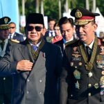 Kapolri dan Presiden Kenakan Tanda Kehormatan Bintang Bhayangkara Utama Saat Pimpin Upacara HUT Bhayangkara ke-79