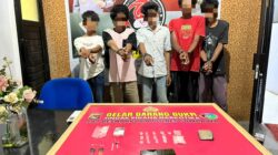 Gerebek Rumah Transaksi Narkoba di Plampang, Polres Sumbawa Ringkus 5 Pemuda, Sabu Disita!