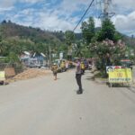 Sat Lantas Polres Bima Kota Laksanakan Pengalihan Arus Lalin Terkait Pengerjaan Crossing Drainase di Kawasan Amahami