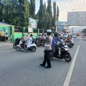 Polsek Rasanae Barat Laksanakan Rawan Pagi, Himbau Pengguna Jalan Tertib Berlalu Lintas