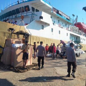 Polsek Kawasan Pelabuhan Laut Bima Laksanakan Patroli Rutin dan Himbauan Kamtibmas di Area Pelabuhan