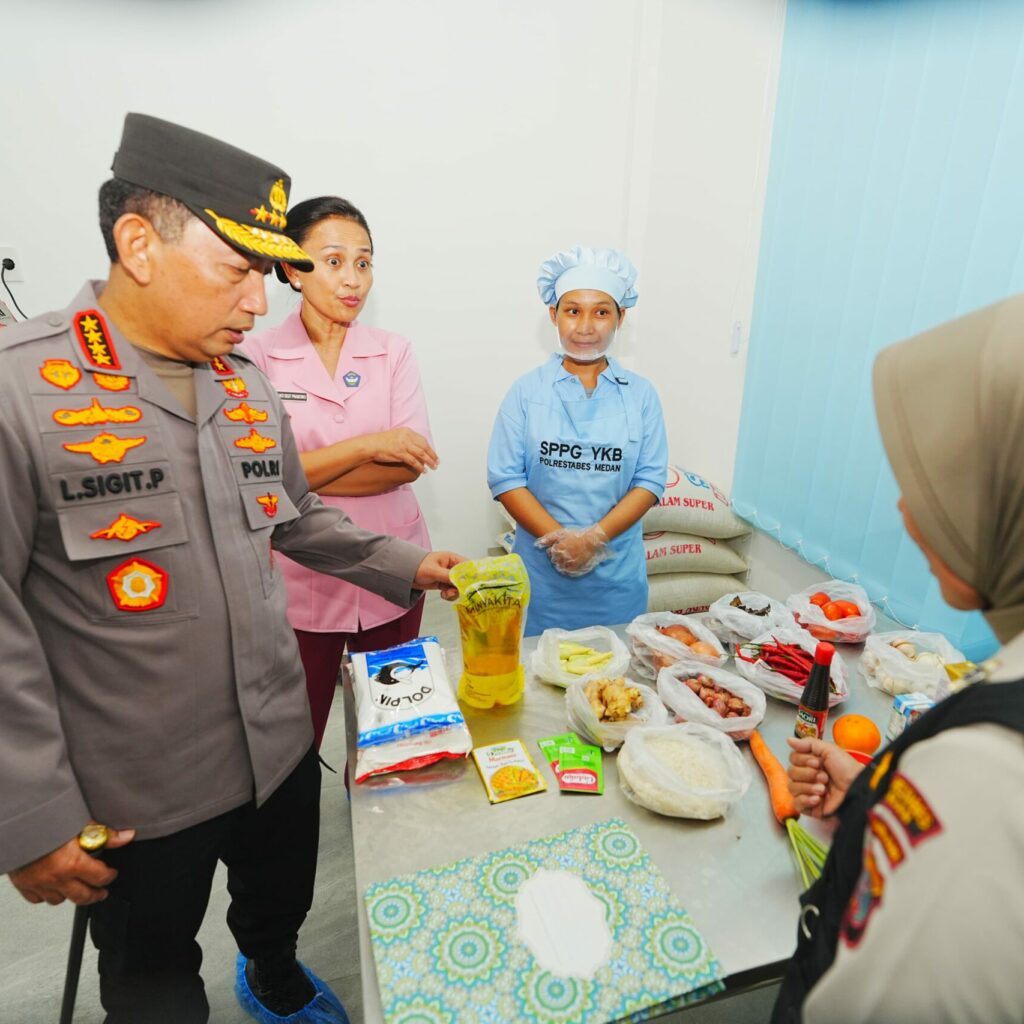 Kapolri Tinjau Pelaksanaan SPPG Polrestabes Medan, Pastikan MBG Tepat Sasaran