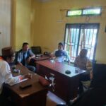 Bhabinkamtibmas Desa DesaBeru Fasilitasi Mediasi Kasus Pencemaran Nama Baik, Kedua Pihak Sepakat Damai