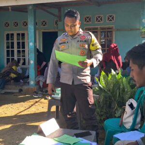 Bhabinkamtibmas Desa Seran Dukung Peningkatan Kesehatan Ibu dan Anak, Dampingi Kegiatan Posyandu di Desa Binaan