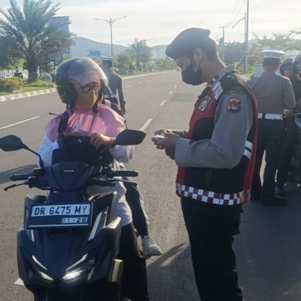 Satlantas Lombok Barat Gelar Operasi Patuh, Fokus Disiplin Pengendara Roda Dua