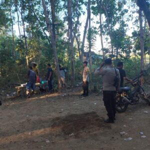 Grebek Judi Sabung Ayam, Polsek Madapangga Ingatkan Warga Tidak Ada Lagi Perjudian Sabung Ayam Dalam Bentuk Apapun