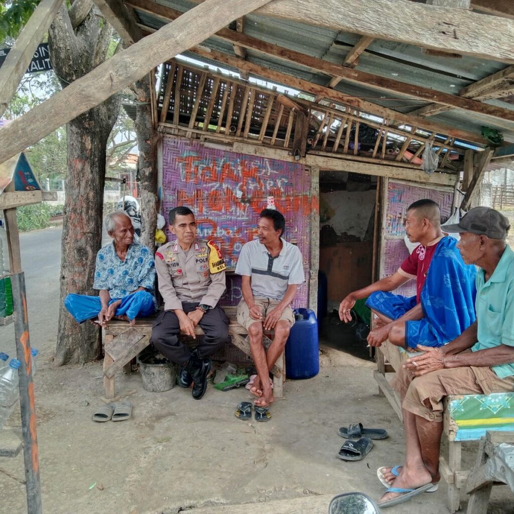 Laksanakan Jum’at Curhat, Bhabinkamtibmas Polres Bima Kota Sosialisasikan Bahaya TPPO dan Narkoba di Kelurahan Ule
