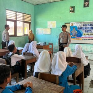 Edukasi Keselamatan Berlalulintas, Satgas Preventif Operasi Patuh Rinjani Polres Bima Sambangi Pelajar SMPN 05 Palibelo