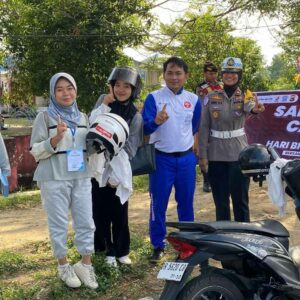 Polres Lombok Barat Apresiasi Pengendara Tertib di Gerung