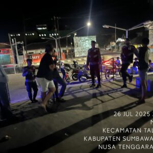 Sat Samapta Polres Sumbawa Barat Laksanakan Patroli Dialogis Cegah Tawuran Remaja di Kelurahan Menala