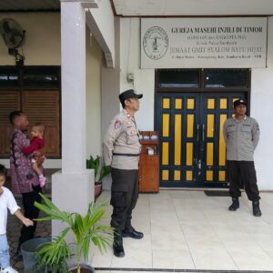 Polsek Maluk Lakukan Pengamanan Rumah Ibadah Jemaat Nasrani di Wilayah Kecamatan Maluk