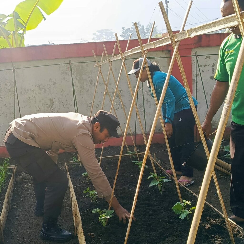 Polsek Kuripan Dorong Kemandirian Pangan Warga Desa Kuripan Utara