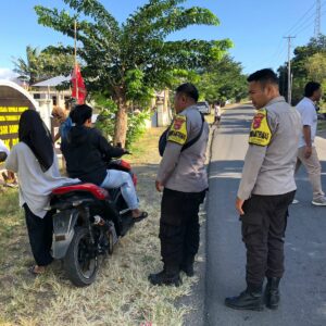 Anggota Polsek Pekat Laksanakan Operasi Penertiban Kendaraan Roda Dua yang Menggunakan Knalpot Racing (Brong)