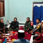Kompak Peduli Warga, Bhabinkamtibmas dan Babinsa Desa Seran Jenguk Korban Gigitan Anjing Rabies