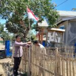 Sambut HUT RI ke-80, Polsek Jajaran Polres Bima Kota Ajak Warga Pasang Bendera Merah Putih dan Umbul-Umbul