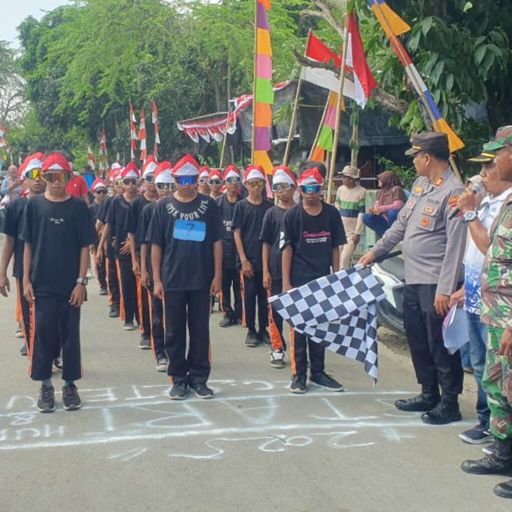 Kapolsek Seteluk Lepas Peserta Pawai Budaya HUT RI ke-80