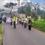 Polsek Kopang Amankan dan Kawal Pawai dalam Rangka Hultah YABADI ke-15, Pastikan Kelancaran dan Keamanan