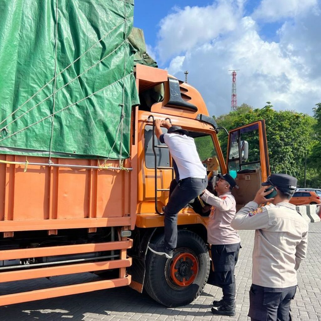 Polsek Kawasan Pelabuhan Lembar Jaga Kelancaran Arus Logistik dari Surabaya