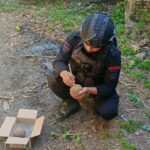 Diduga Granat, Dua Benda Mirip Peluru Meriam Kuno Ditemukan di Hutan Plampang Sumbawa