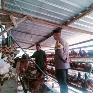 BHABINKAMTIBMAS DESA BENETE EDUKASI WARGA TENTANG BAHAYA TPPO SAAT SAMBANG WARGA