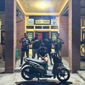 Gerebek Pelaku Gelapkan SPM, Tim Opsnal Polsek Asakota Temukan Paket Narkoba