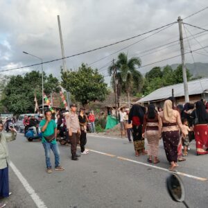Polsek Maluk Amankan Kegiatan Adat Nyongkolan, Wujud Dukungan terhadap Pelestarian Budaya