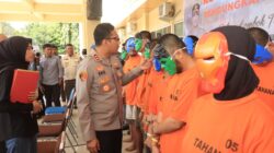 Pesan di Balik Topeng ‘Super Hero’ Para Tersangka Saat Konferensi di Polres Loteng. ‎ ‎