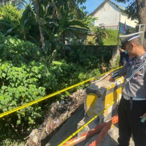 Sat Lantas Polres Loteng Olah TKP Laka Lantas Out Of Control di Pringgarata. 
