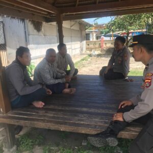 Sat Binmas Polres Lombok Barat Ajak Pemuda Pasar Kuripan Jaga Kamtibmas