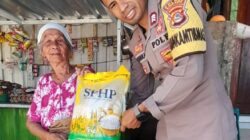 Polsek Rasanae Timur Berbagi Kebaikan, Salurkan Bantuan Beras untuk Warga yang Membutuhkan