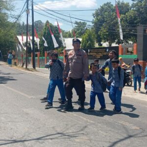 Jajaran Polres Sumbawa Barat Rutin Laksanakan Rawan Siang di Sekolah, Bangun Kedekatan dengan Siswa