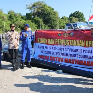 Sat Polairud Polres Sumbawa Hadirkan Poliklinik dan Perpustakaan Terapung untuk Warga Pesisir