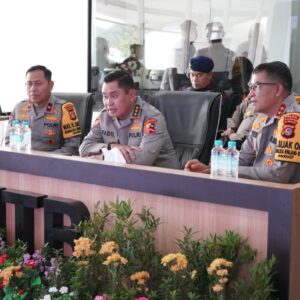 Jamin Kelancaran MotoGP 2025, Astamaops Kapolri Bersama Kapolda NTB Tinjau Command Center Mandalika