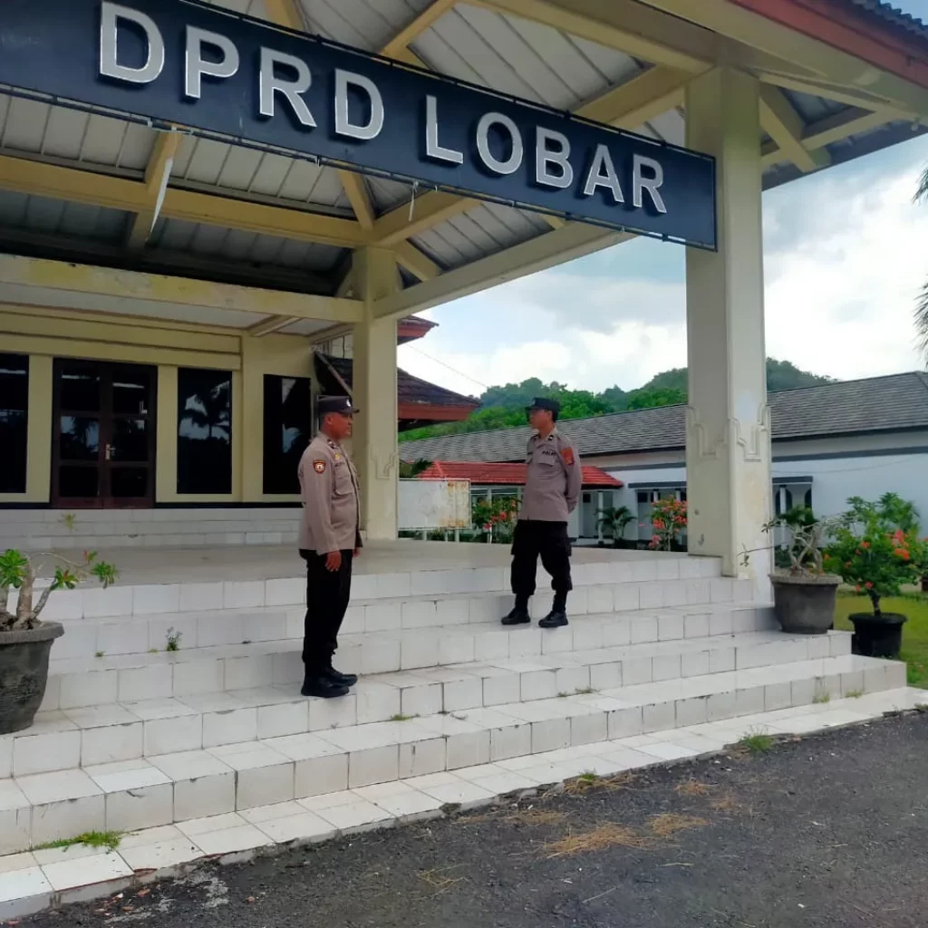 Tingkatkan Rasa Aman Warga, Polsek Gerung Sisir Area Wisata dan Perkantoran