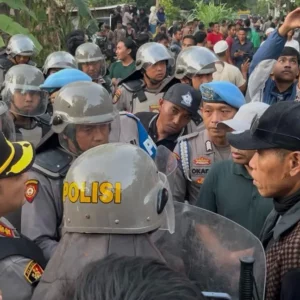 Kapolres Lombok Barat Redam Ketegangan Aksi Spontanitas Massa di Lembar