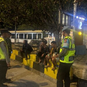 Pastikan Keamanan di Pelabuhan, Personel Polsek KPL Poto Tano Laksanakan Patroli Rutin