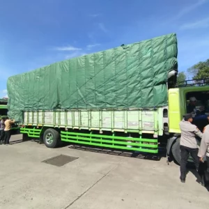 Bongkaran KMP Trimas Laila di Lembar Berjalan Aman dan Tertib