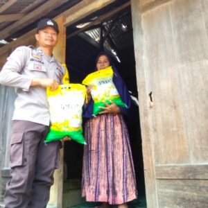 POLSEK KILO SALURKAN BERAS PREMIUM HARGA MURAH UNTUK RINGANKAN BEBAN WARGA LASI