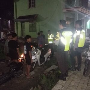 Anggota Piket Jaga SPKT Polsek Seteluk Gelar Patroli Dialogis Hebat di Dusun Selayar