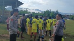 Wujud Dukungan Kegiatan Masyarakat Personel Polsek Brang Rea Kawal Laga di Open Turnamen Sepakbola Brang Rea
