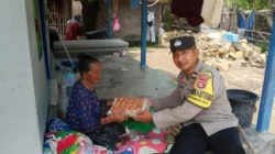 Bhabinkamtibmas Buwun Mas Hadirkan Bantuan Bergizi untuk Warga Sekotong