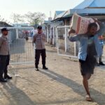 Polsek Kawasan Pelabuhan Laut Bima Amankan Embarkasi dan Debarkasi KM. BINAIYA