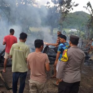 Diduga Konsleting Listrik, Rumah Panggung 16 Tiang di Desa Taloko Hangus Dilahap Sijago Merah