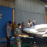 Polsek Labuapi Kawal Distribusi Jagung Petani Hingga Bulog