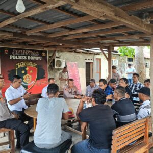 POLRES DOMPU FASILITASI DIALOG TERBUKA DENGAN ALIANSI MASYARAKAT DOMPU MENGGUGAT (AMD-M)