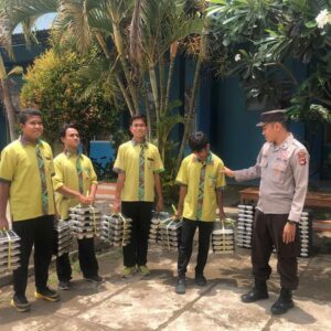 Pastikan Penyaluran MBG Tepat Sasaran, Polsek Woha Laksanakan Pengamanan dan Pemantauan