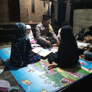 BHABINKAMTIBMAS DESA TEDUH LAKSANAKAN PEMBINAAN RELIGI TERHADAP ANAK-ANAK DESA BINAAN