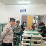 BHABINKAMTIBMAS DESA PRINGGARATA LAKUKAN MONITORING PENDISTRIBUSIAN MBG AGAR TEPAT WAKTU