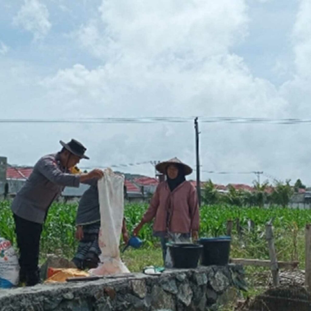 Dukung Program Pusat, Bhabinkamtibmas Labuapi Edukasi Warga Soal Ketahanan Pangan