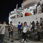 Polsek Kawasan Pelabuhan Laut Bima Amankan Embarkasi dan Debarkasi Kapal KM. WILIS di Pelabuhan Bima